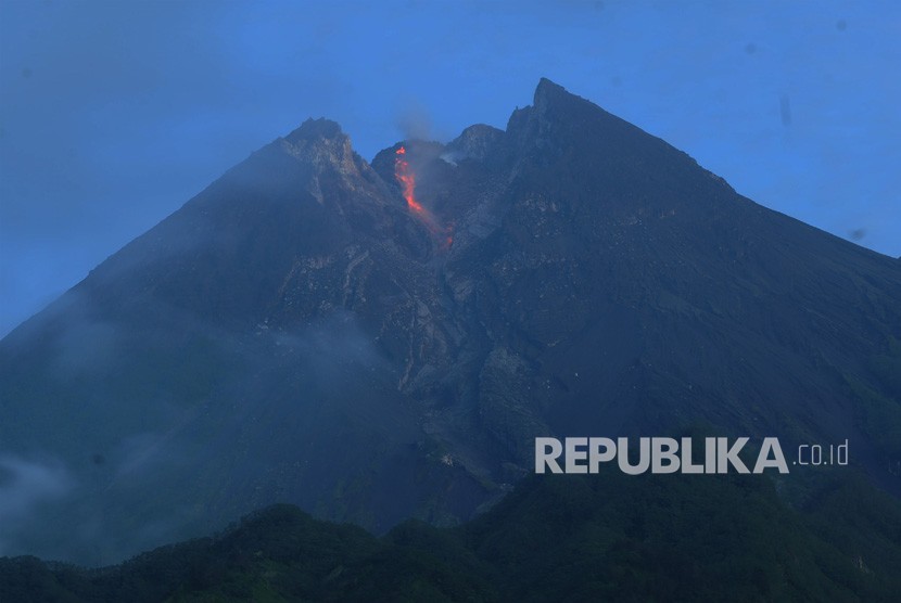 [ilustrasi] Luncuran lava pijar Gunung Merapi terlihat dari wilayah Balerante, Kemalang, Klaten, Jawa Tengah.