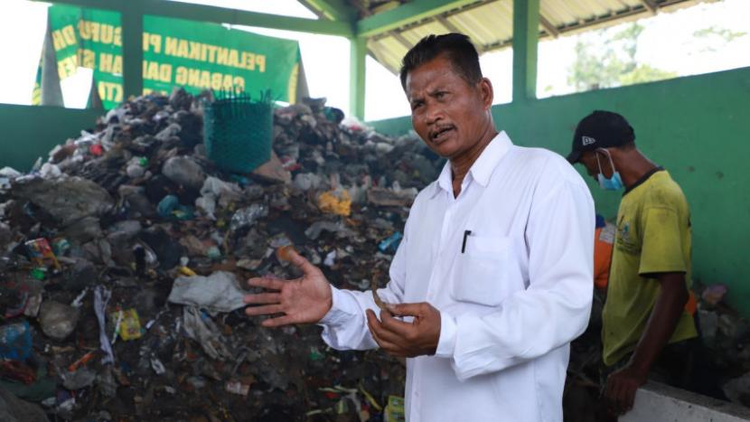 Lurah Bangunharjo dalam acara Penyerahan Bantuan Komposter di TPST 3R Padukuhan Wojo, Kalurahan Bangunharjo, Rabu (6/9/2023).