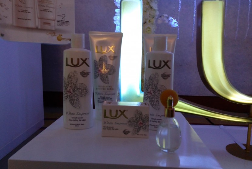 Lux White Impress Collection