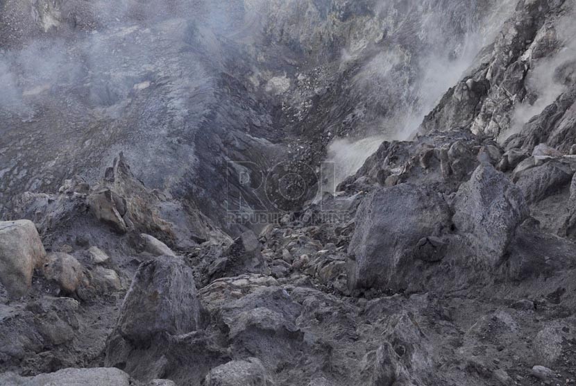 Dasar kawah Gunung Merapi.   (Republika/Bowo Pribadi)