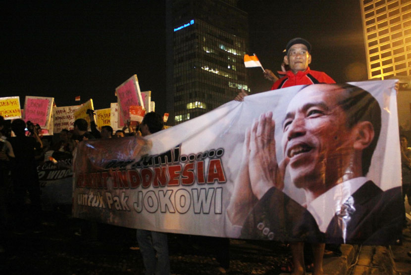  Pendukung Joko Widodo melakukan aksi mendukung pencalonannya sebagai presiden di Bundaran HI, Jakarta Pusat, Jumat (14/3). (Republika/Yasin Habibi)