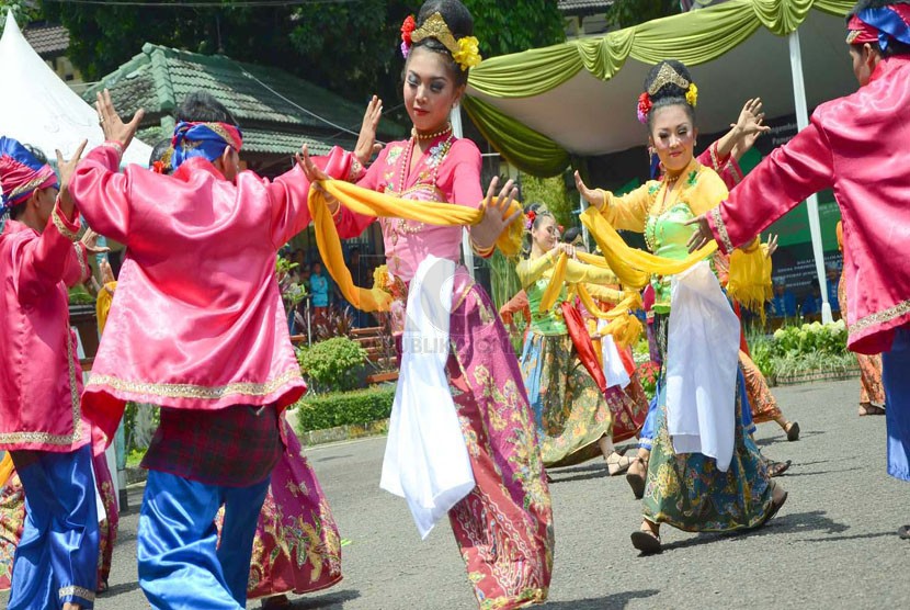  Tarian rakyat pada acara 