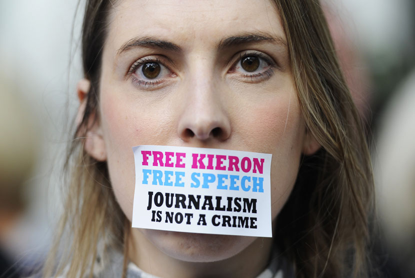   Aksi unjuk rasa menuntut pembebasan jurnalis di London.