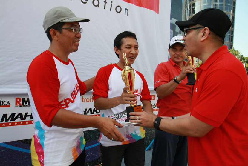  Acara penyerahan hadiah bagi para pemenang dalam rangka kegiatan Mahaka Week di Jakarta, Ahad (4/5).  (foto: Adjie)