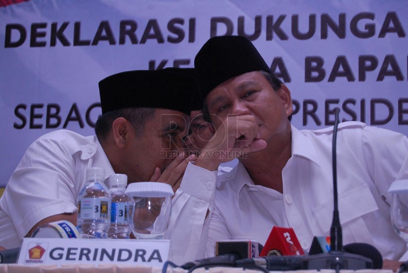  Calon Presiden Partai Gerindra Prabowo Subianto saat deklarasi koalisi Partai Gerindra dan PKS di kantor DPP PKS Jalan TB Simatupang, Jakarta Selatan, Sabtu (17/5). (foto : Raisan Al Farisi)