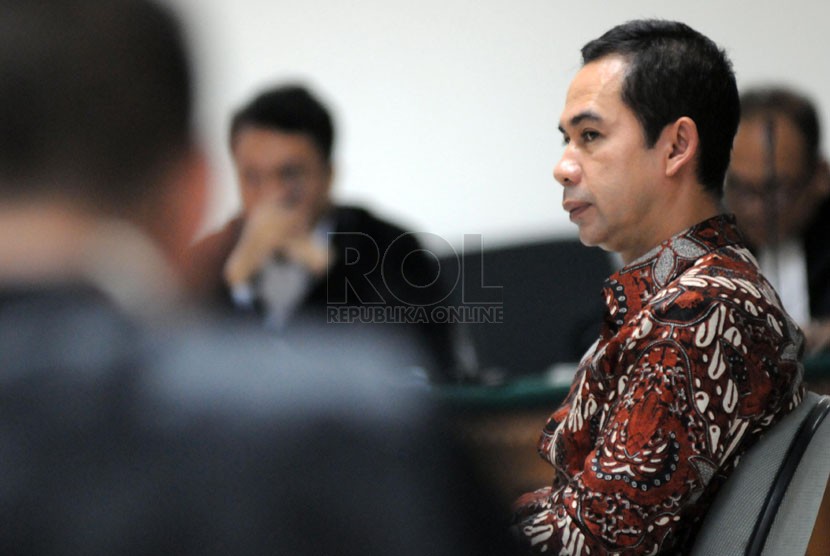 Terdakwa kasus dugaan suap sengketa Pilkada Lebak di Mahkamah Konstitusi (MK) Tubagus Chaeri Wardana alias Wawan menjalani sidang di Pengadilan Tipikor Jakarta, Kamis (26/5). (Republika/Aditya Pradana Putra)