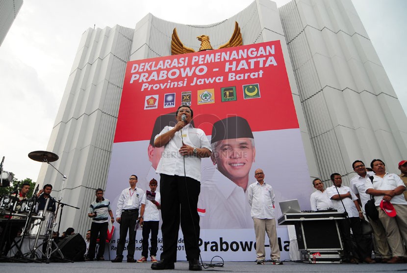  Gubernur Jabar Ahmad Heryawan pada Deklarasi Pemenangan Prabowo-Hatta di Monumen Perjuangan Jabar, Dipatiukur, Bandung, Rabu(28/5). (foto: Septianjar Muharam)