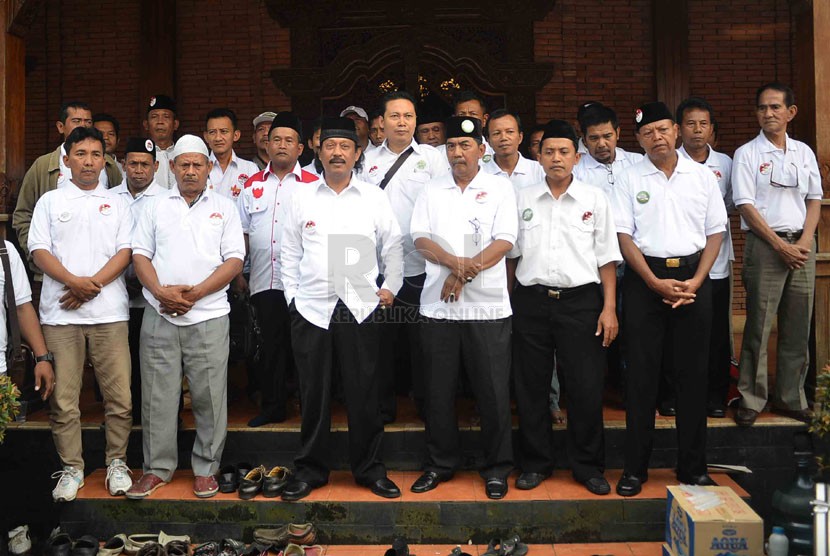 Massa yang tergabung dalam Nahdiyin dari berbagai profesi mendeklarasikan dukungan terhadap pasangan capres Prabowo-Hatta di Aswaja Center, Jakarta, Rabu (18/6). (Republika/Agung Supriyanto)