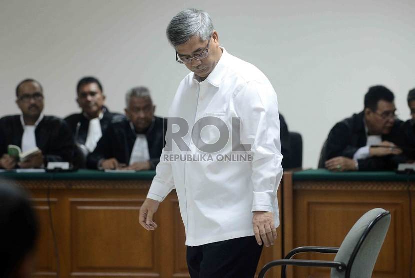  Mantan Ketua Mahkamah Konstitusi (MK) Akil Mochtar menjalani sidang pembacaan vonis di Pengadilan Tipikor Jakarta, Senin (30/6). (Republika/Agung Supriyanto)