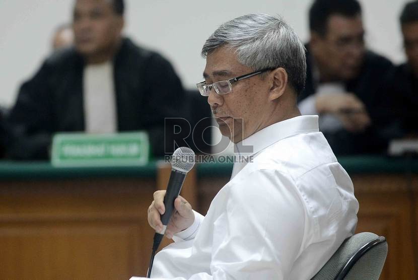  Mantan Ketua Mahkamah Konstitusi (MK) Akil Mochtar menjalani sidang pembacaan vonis di Pengadilan Tipikor Jakarta, Senin (30/6). (Republika/Agung Supriyanto)