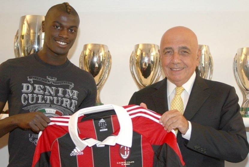 M'baye Niang bersama Wakil Presiden AC Milan, Adriano Galliani.
