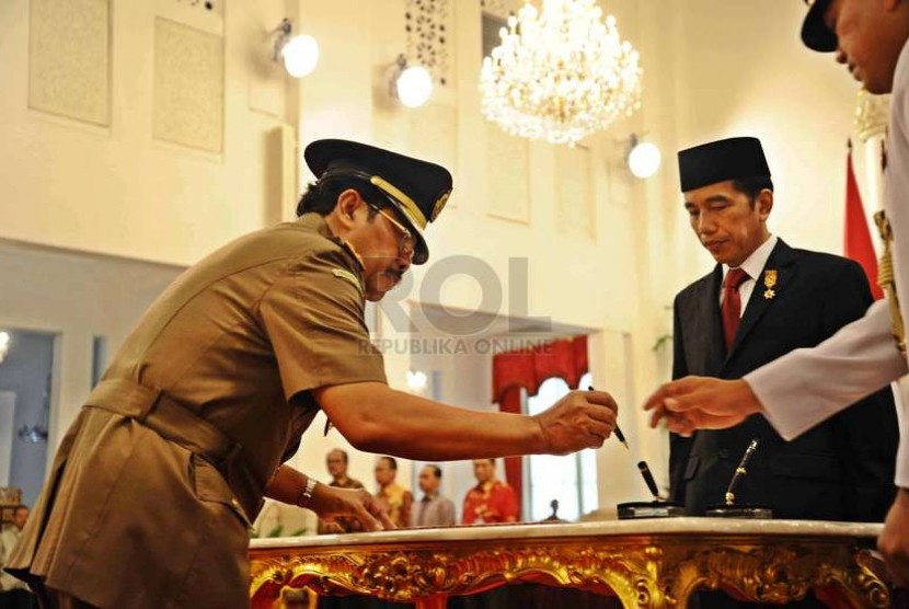  M Prasetyo dilantik oleh Presiden RI Joko Widodo sebagai Jaksa Agung di Istana Negara Jakarta, Kamis (20/11).  (Republika/ Tahta Aidilla)