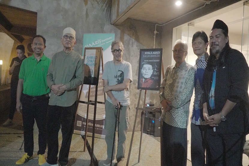 MAARIF Institute bekerjasama dengan SaRanG Buiding dan Anak Panah, menyelenggarakan rangkaian kegiatan yang bertajuk Wirid Kebangsaan, yang meliputi orasi kebudayaan, pameran lukisan, pameran foto, pameran koleksi beberapa barang pribadi Buya Syafii, dan diskusi buku. Acara yang berlangsung dari tanggal 27 --- 29 Mei 2023, ini bertempat di ADA SaRanG (Kiniko Art Room), Kalipakis, Tirtonirmolo, Kasihan, Bantul, DI Yogyakarta.