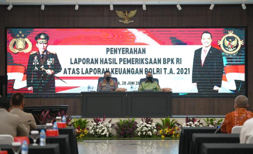 Mabes Polri kembali meraih predikat opini Wajar Tanpa Pengecualian (WTP) dari Badan Pemeriksa Keuangan Republik Indonesia (BPK RI) untuk yang kesembilan kalinya secara berturut-turut.