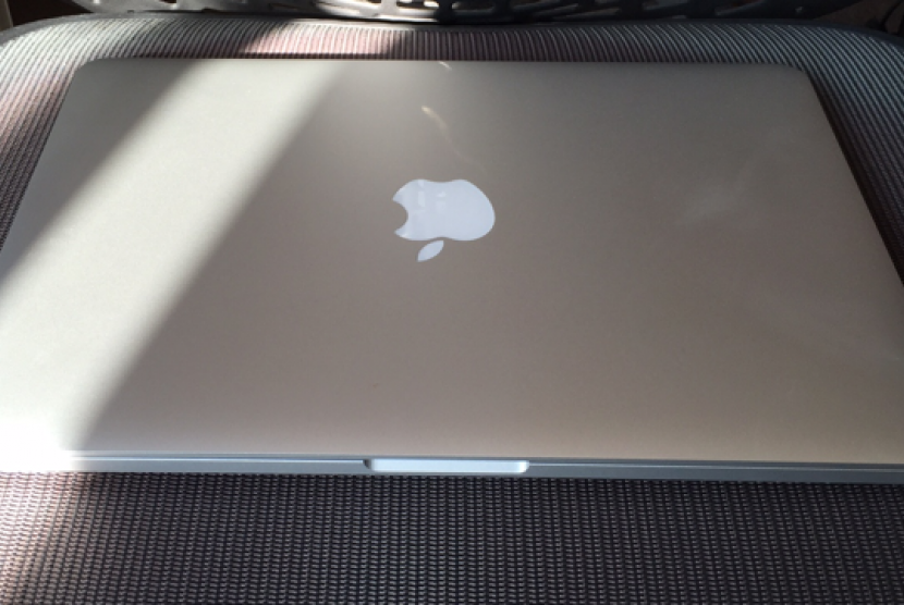 MacBook Pro menawarkan kinerja lebih baik dan masa pakai baterai lebih lama. 