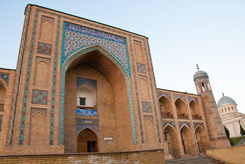 Gelombang Islam di Asia Tengah memiliki catatan sejarahnya tersendiri. Salah satu yang menjadi saksinya adalah Madrasah Kukeldash kuno yang terletak di jantung kota tua Tashkent.