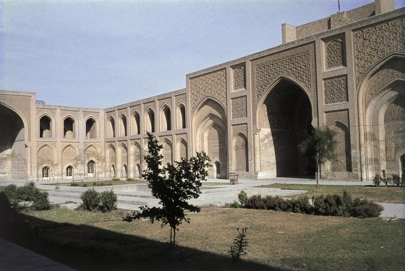 Madrasah Mustansiriya, Baghdad, Irak, salah satu karya arsitektur Abbasiyah.