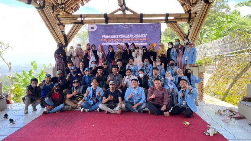  Magister Ekonomi Syariah Unisba mengadakan program pengabdian kepada masyarakat terkait literasi keuangan dan koperasi syariah di salah satu desa berdaya Rumah Zakat, yakni desa Mekarwangi, Lembang, Bandung. 