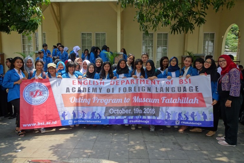 Mahasiswa ABA BSI dan STIBA Nusa Mandiri mengikuti kunjungan ke Museum Fatahillah.
