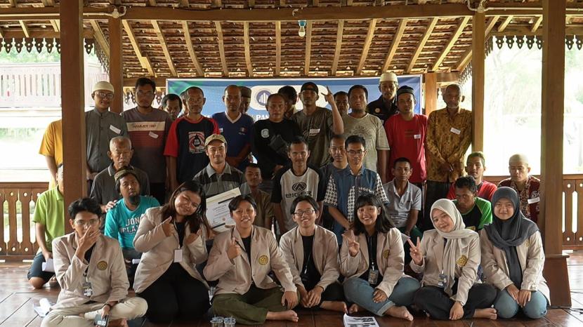Mahasiswa Amikom membuat program pelatihan Budi Daya Ikan dan Social Media Branding di Pondok Pesantren Tetirah Dzikir, Berbah, Sleman, 17 Oktober 2023. 