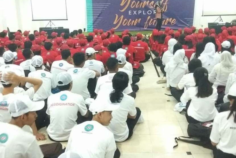 Mahasiswa baru UBSI PSDKU Pontianak antusias mengikuti seminar kewirausahaan.