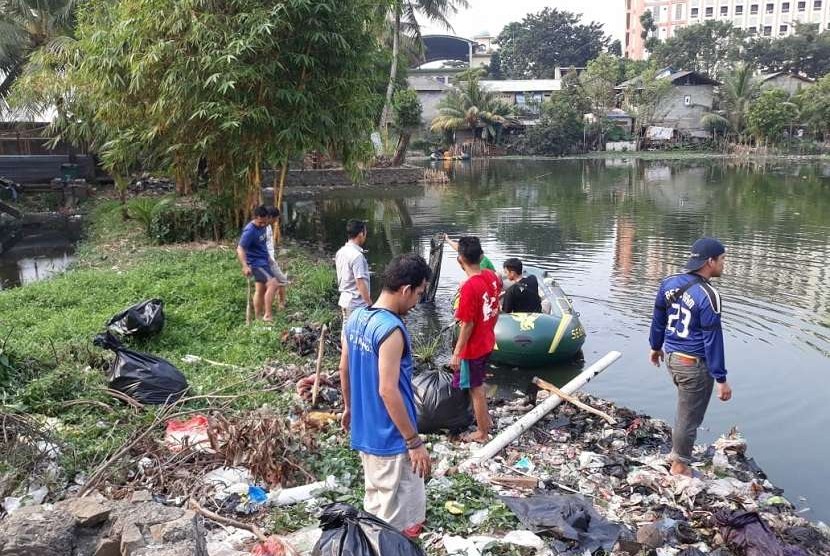 Cara Mahasiswa Kritik Pemkot Tangsel Soal Sampah Republika Online 5262