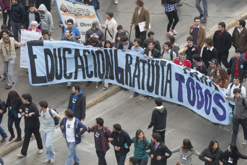Mahasiswa Chile tuntut reformasi pendidikan