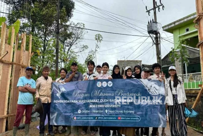 Mahasiswa Cyber University melanjutkan program mahasiswa berdampak di Desa Citorek Sabrang, Cibeber, Banten. Ini komitmen untuk memberikan kontribusi nyata bagi masyarakat.