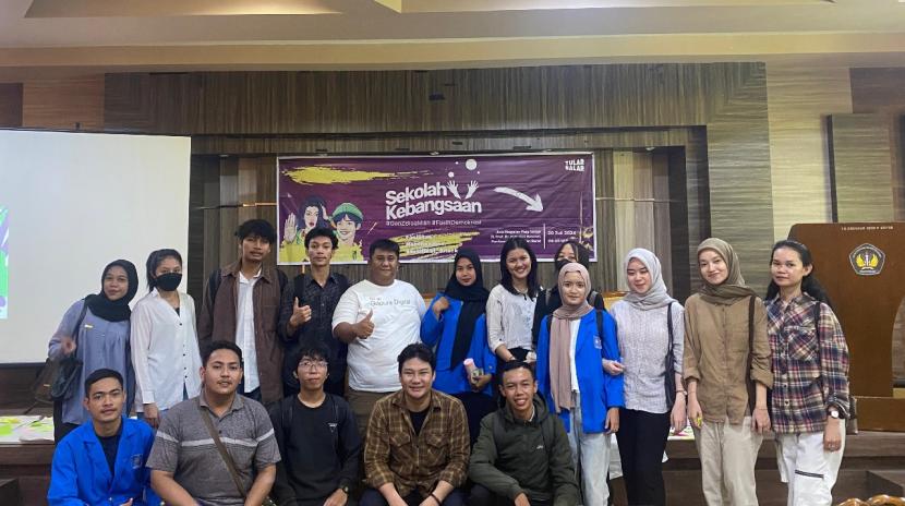 Mahasiswa dan dosen dari Universitas BSI kampus Pontianak turut berpartisipasi aktif dalam kegiatan Sekolah Kebangsaan yang diselenggarakan oleh Masyarakat Anti Fitnah Indonesia (MAFINDO) Korwil Pontianak bekerja sama dengan Tular Nalar. 