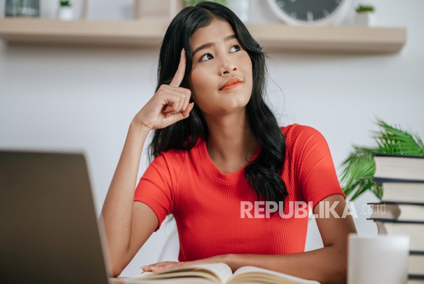 Mahasiswa dengan pola pikir positif cenderung punya hasil akademik yang stabil.