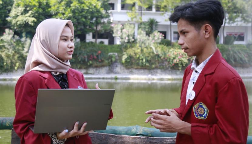 Mahasiswa Fakultas Hukum (FH), Universitas Muhammadiyah Malang (UMM) berhasil mendapatkan juara dua di lomba debat nasional bertajuk Public Expo 2022 pada akhir Agustus lalu. Kedua mahasiswa tersebut antara lain adalah Amanda Putri Rahmawati dan Yogi Syahputra. 