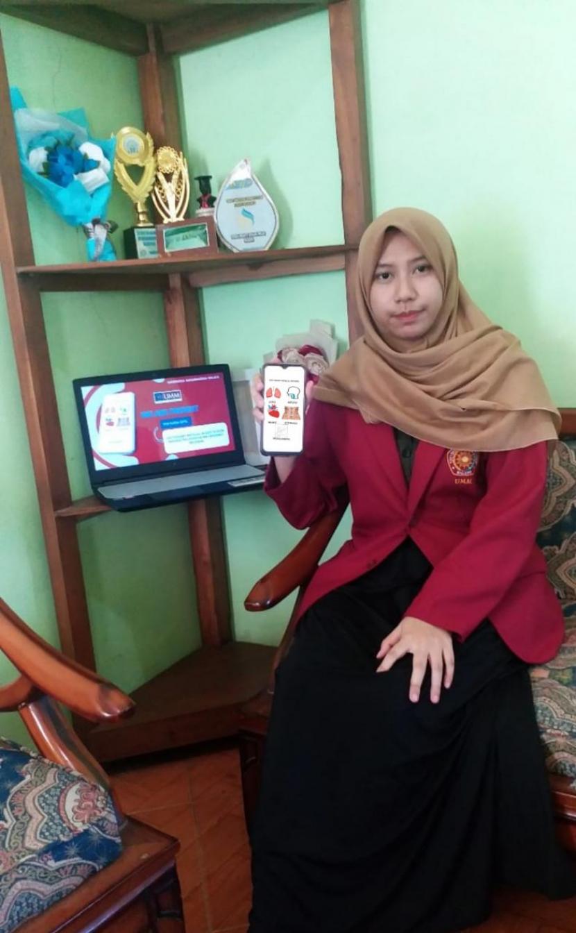 Mahasiswa Fakultas Ilmu Kesehatan (Fikes) Universitas Muhammadiyah Malang (UMM) mengenalkan aplikasi Kamus Audio Medis