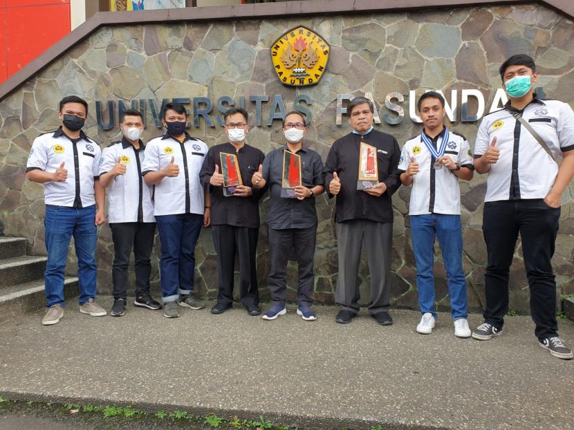 Mahasiswa Fakultas Teknik Universitas Pasundan, Imam M Shayid Sis, meraih Podium 1 shifter Universitas dalam kejuaraan Eshark Rok Cup Indonesia seri 5 di Sentul International Karting Circuit.