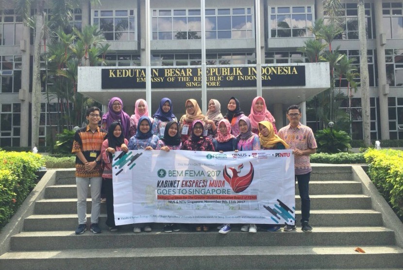 Mahasiswa Fema IPB berkunjung ke Singapura dan bertukar pengalaman dengan mahasiswa Singapura.