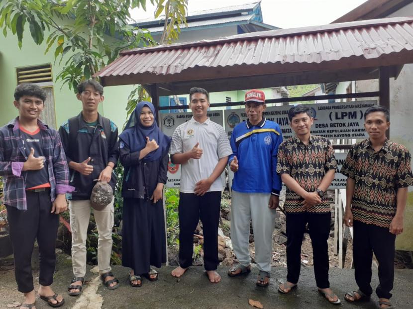 Mahasiswa IPB University melaksanakan KKN-Tematik di Desa Betok Jaya, Kalimantan Barat.
