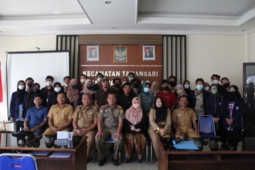 Mahasiswa Kuliah Kerja Nyata-Tematik (KKN-T) IPB University melaksanakan sejumlah  program kerja selama 40 hari di Desa Tamansari, Bogor, Provinsi Jawa Barat.