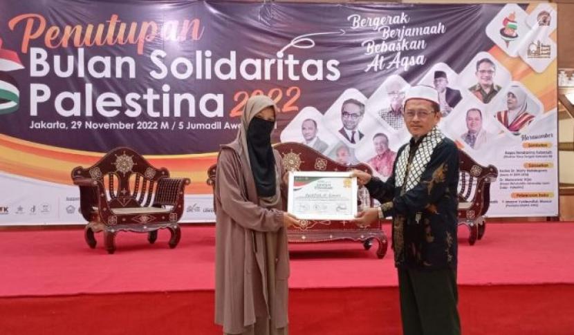 Mahasiswa Mahad Al Imam Malik Universitas Muhammadiyah Purwokerto (UMP), Luthfiah Alkonati berhasil meraih juara 2 lomba menulis artikel tingkat Nasional. 