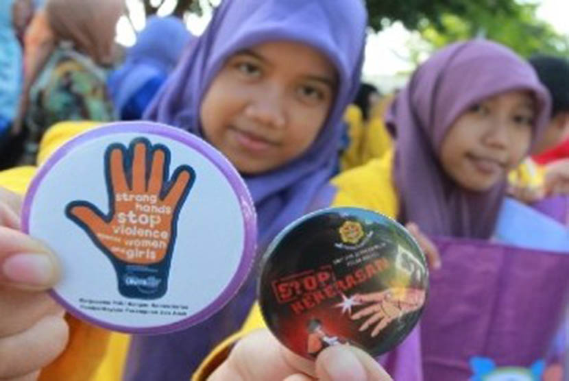 Kampanye anti kekerasan terhadap perempuan dan anak. (ilustrasi). Pemerintah Provinsi Jawa Timur (Pemprov Jatim) menyediakan shelter dan juga layanan pengaduan call center Pos Sayang Perempuan dan Anak (SAPA) yang dapat diakses melalui Whatsapp atau telepon di nomor 0895348771070.