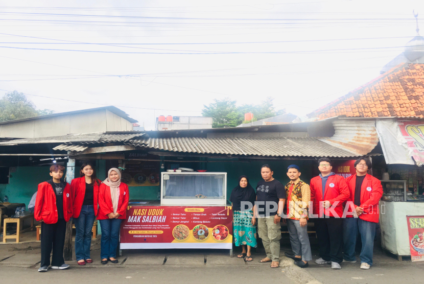 Mahasiswa Mercu Buana menjalankan program SDGs Project untuk membantu masalah sosial di lingkungan sekitar. 