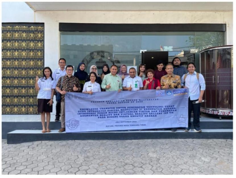 Mahasiswa Pascasarjana Sekolah Bisnis dan Manajemen (SBM) ITB melaksanakan pengabdian masyarakat untuk mendorong potensi UMKM di Provinsi Nusa Tenggara Timur (NTT).