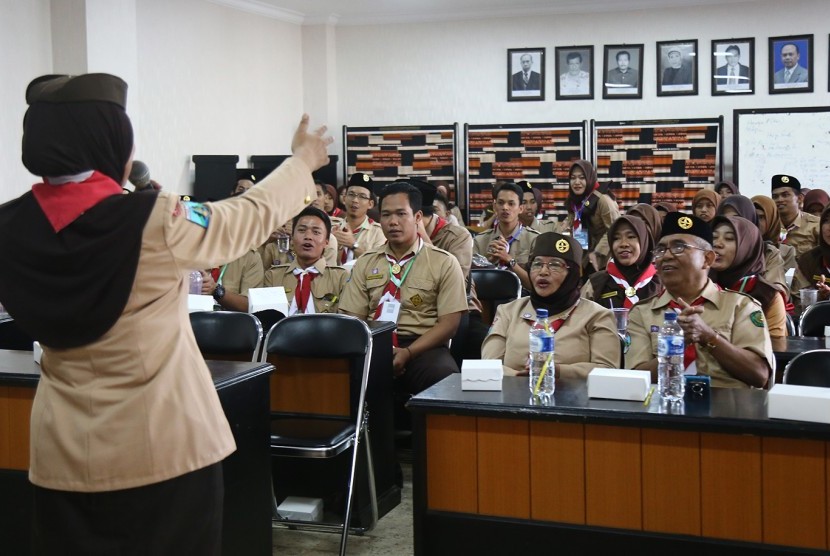 Mahasiswa Program Profesi Guru (PPG) dan mahasiswa program studi Pendidikan Guru Sekolah Dasar (PGSD) Universitas Muhammadiyah Malang (UMM) siap mengikuti Kursus Mahir Dasar (KMD) dan Kursus Mahir Lanjutan (KML) pembina pramuka.