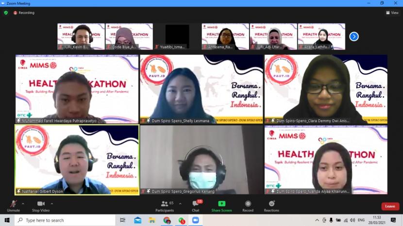  Mahasiswa Program Studi Farmasi Universitas Muhammadiyah Malang (UMM), Clara Demmy Dwi Anisha Imansari, bersama tim mengikuti Inovasi Health Hackathon 2021 pada akhir Maret lalu.  