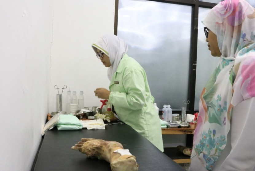 Mahasiswa Program Studi (Prodi) Keperawatan Universitas Muhammadiyah Malang (UMM) mengadakan ujian Objective Structured Clinical Examination (OSCE) di Kampus 2 UMM Pasca Praktik Klinik.