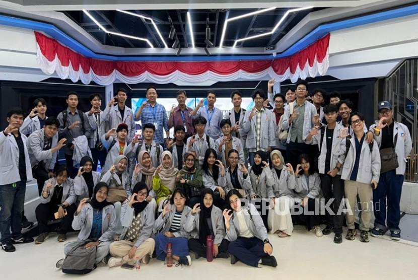 Mahasiswa Program Studi (Prodi) Teknologi Informasi Cyber University baru-baru ini mengikuti kegiatan Kunjungan Industri Robotika ke PT. Sari Teknologi Global (Robopark Indonesia).