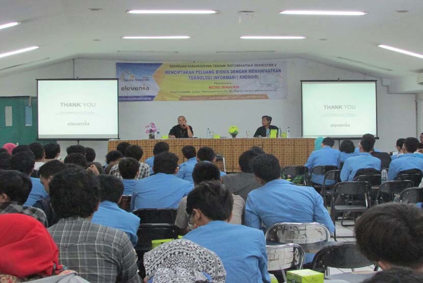 Mahasiswa program studi Teknik Informatika STMIK Nusa Mandiri Jakarta aktif mengikuti seminar e-commerce di Jakarta, Rabu (20/4).