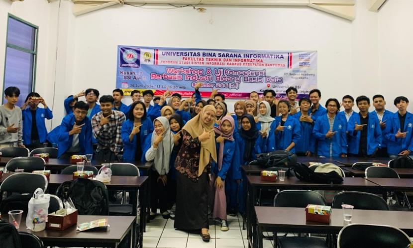 Mahasiswa semester 2 Program Studi (Prodi) Sistem Informasi Universitas BSI (Bina Sarana Informatika) Kampus Purwokerto telah sukses melaksanakan workshop dan uji kompetensi berbasis industri di bidang basis data.