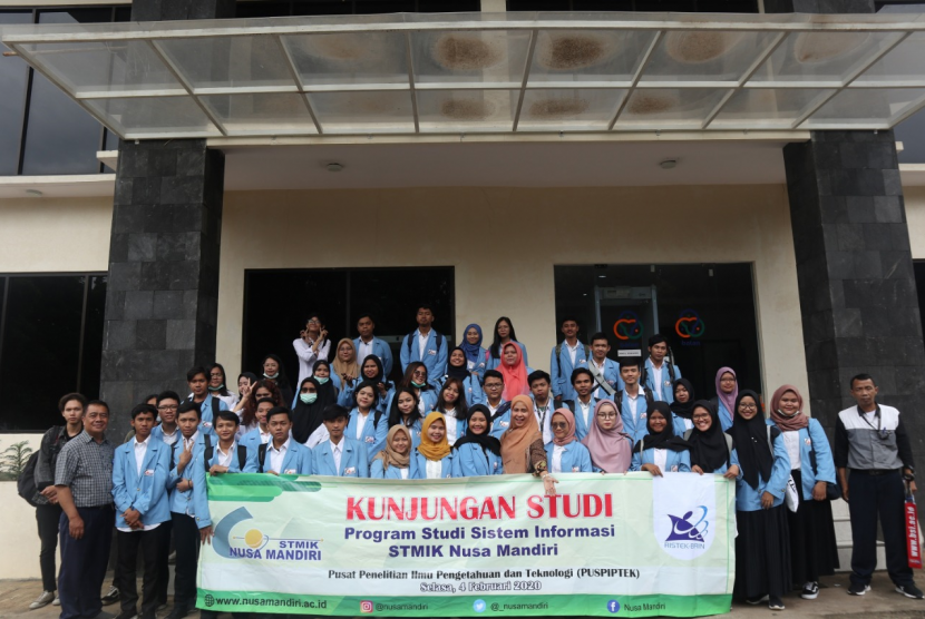 Mahasiswa STMIK Nusa Mandiri bersama  dosen pendamping pasca kunjungan ilmiah di Puspitek.