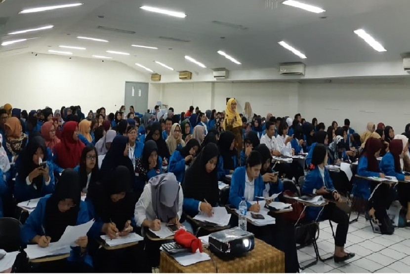  Mahasiswa UBSI sedang melakukan uji sertifikasi Bravet A.