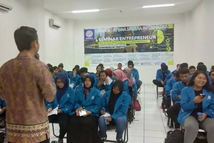 Mahasiswa UBSI Yogyakarta antusia mengikuti seminar wirausaha dengan narasumber dari Gapura Digital Yogyakarta.