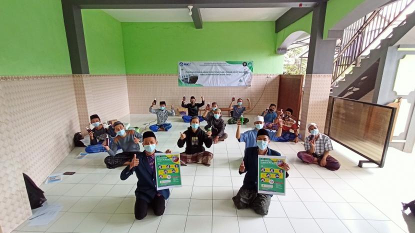 Mahasiswa Universitas Brawijaya (UB) memberikan Program Pelatihan Pengolahan Susu Pecah dan Limbah Kulit Kakao sebagai Hand Soap di Pondok Pesantren Anwarul Huda (PPAH) Malang. 